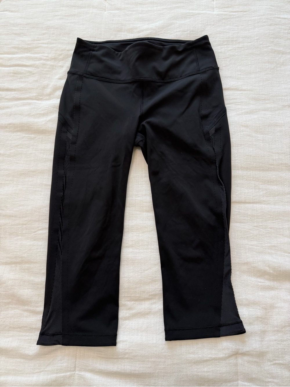 Cropped Lululemon Leggings with Scalloped Detail
